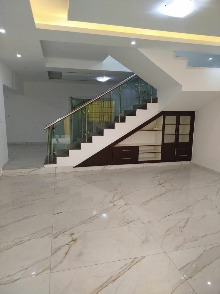 Villa duplex 5P à louer – Cocody Angré 8e tranche