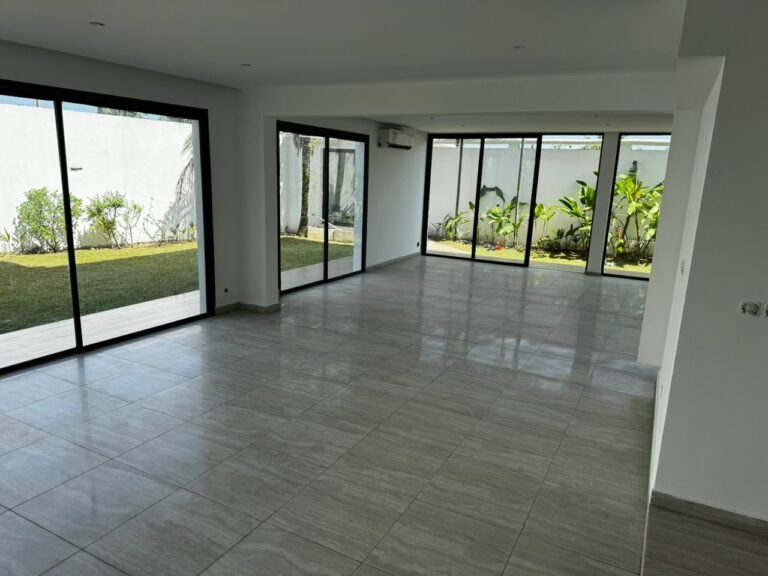 Villa de 8 pièces – Cocody – Riviera 4