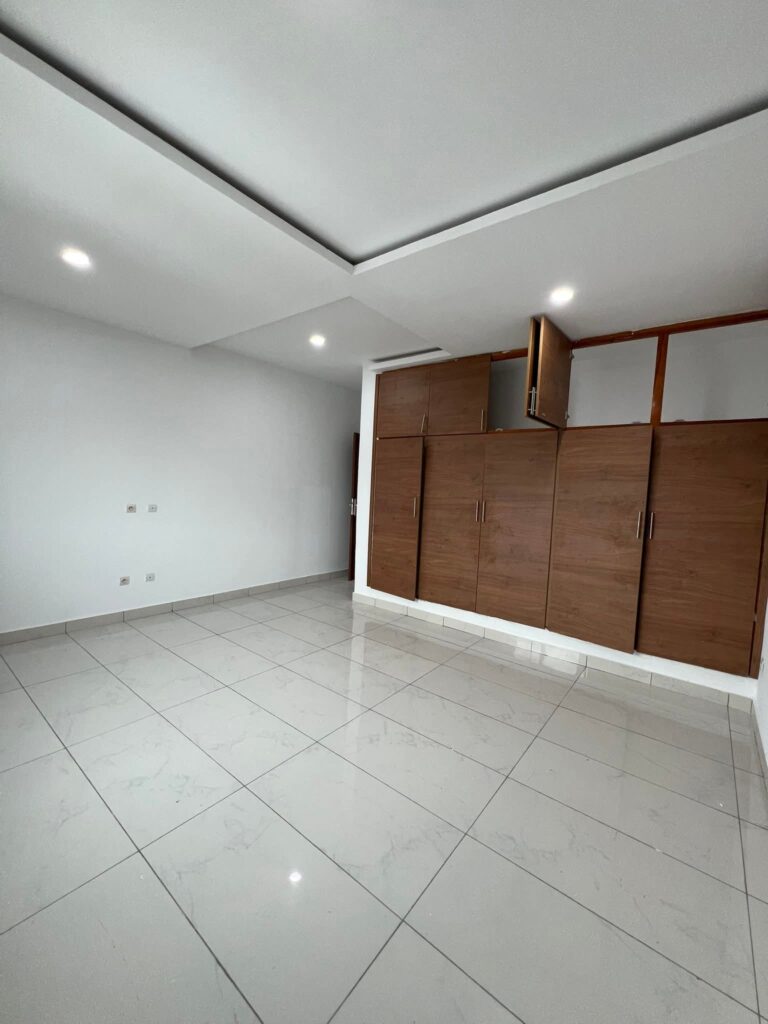 Bel appartement – 4 pieces – Cocody – faya