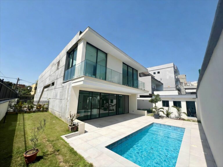 Duplex de 8 pièces à Abatta Résidentiel