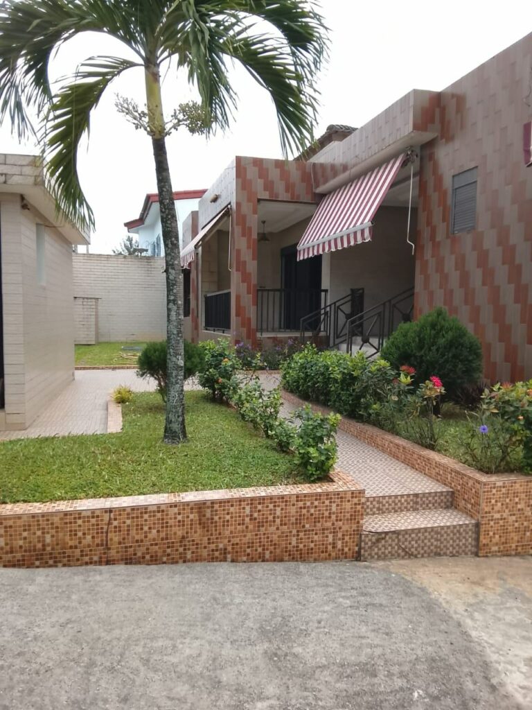 Villa – 17 pieces – Cocody – Vallons