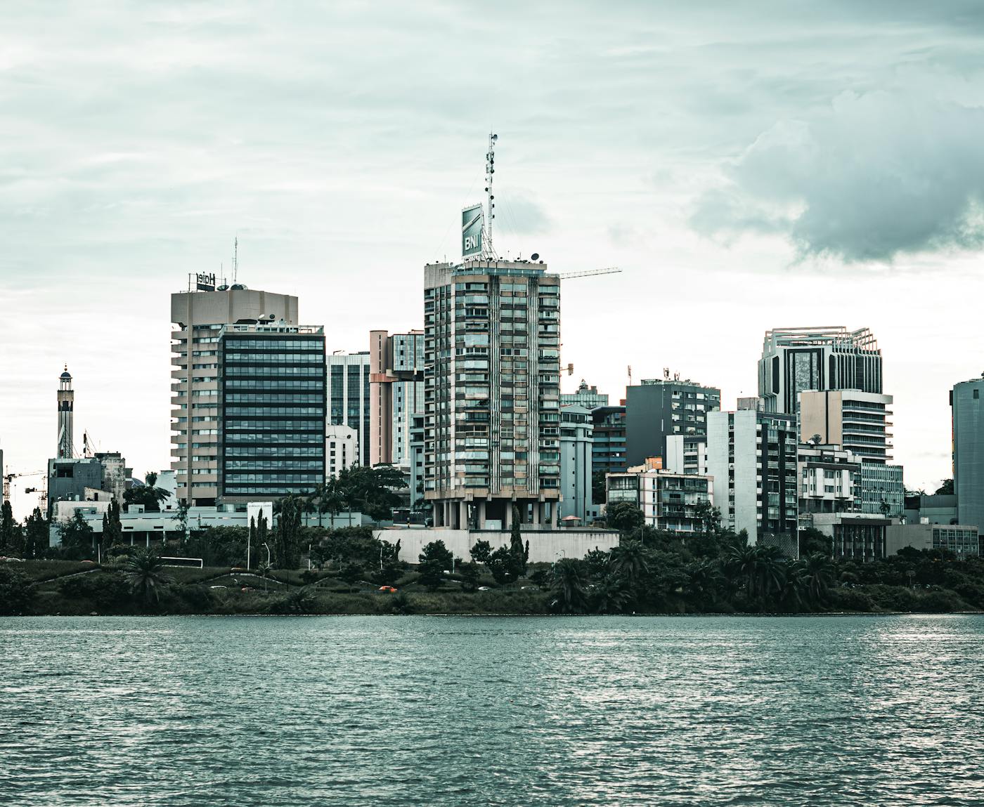 Quartier du Plateau &agrave; Abidjan vu depuis la lagune