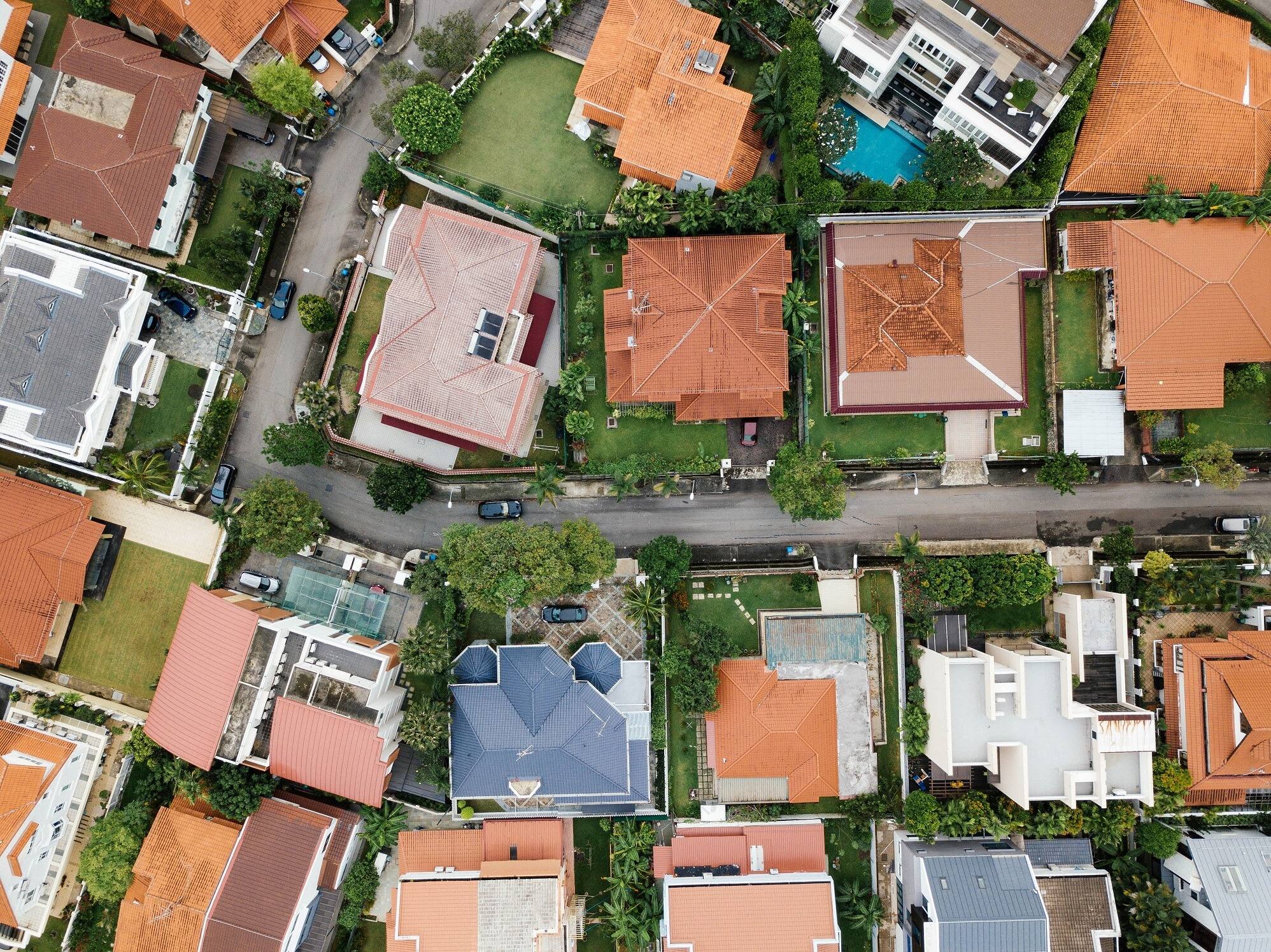 Quartier résidentiel d’Abidjan vu du ciel — biens recherchés pour la diaspora